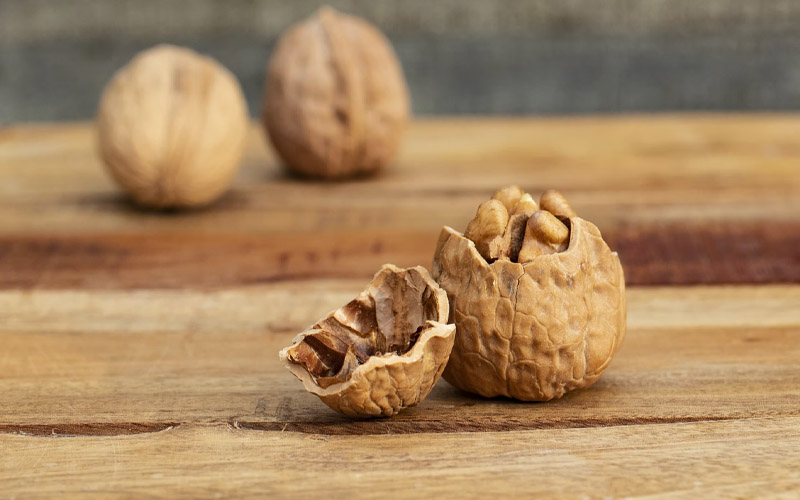 How Eating Walnuts Daily Can Affect Your Skin